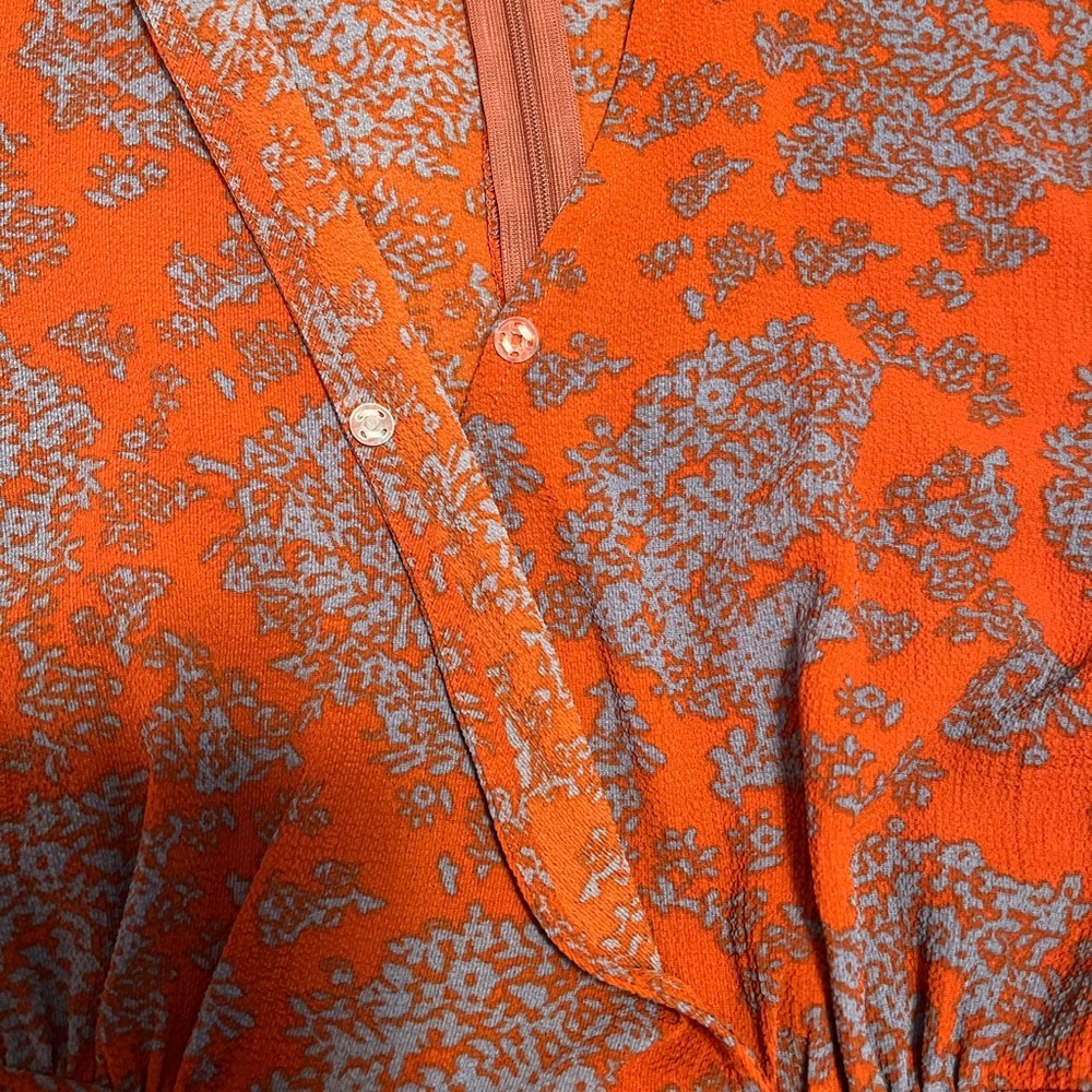 Relipop Floral Wrap Dress in Rust and Blue NWOT S length 29”, pit-to-pit 18” - Picture 7 of 8